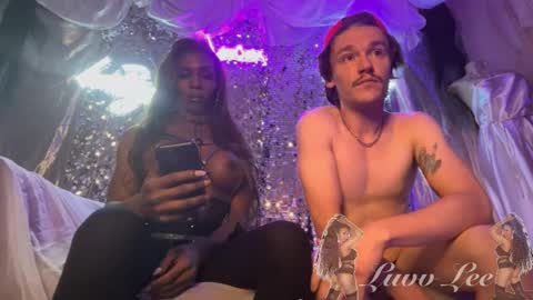 luvvlee online show from September 22, 4:14 am