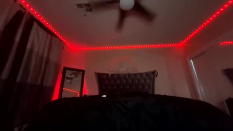 luvvlee online show from October 18, 8:59 am