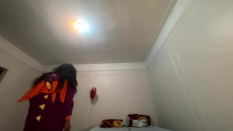 luvvlee online show from February 4, 8:31 am