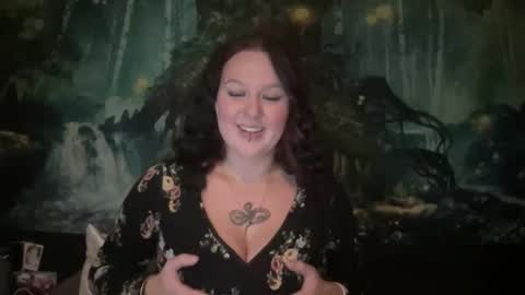 Snapshot of luvvvmia chatting on October 17, 8:33 pm luvvvmia online show from October 17, 8:33 pm