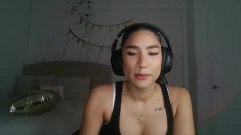 Snapshot of luvvvxliv chatting on November 14, 1:04 am Liv 3 online show from November 14, 1:04 am