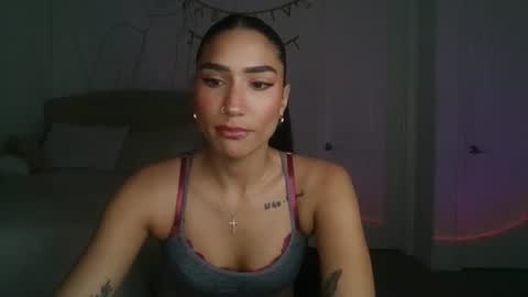 Snapshot of luvvvxliv chatting on November 20, 12:22 am Liv 3 online show from November 20, 12:22 am