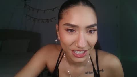 Snapshot of luvvvxliv chatting on November 24, 12:10 am Liv 3 online show from November 24, 12:10 am