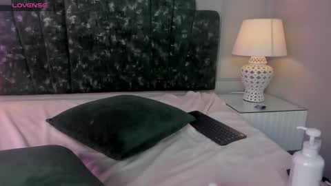 Snapshot of lux_bitchx chatting on April 16, 5:19 am lux_bitchx online show from April 16, 5:19 am