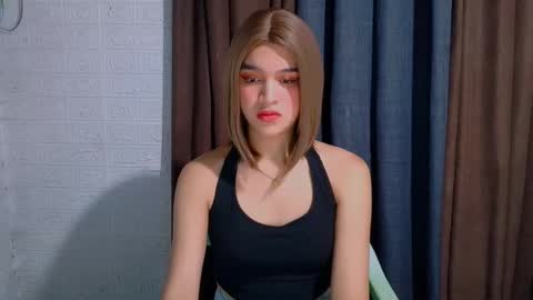 Snapshot of lux_white chatting on March 16, 6:45 pm queen lux online show from March 16, 6:45 pm