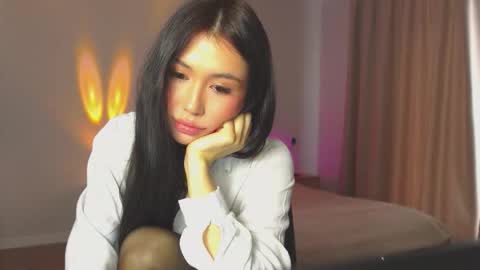 luxeluna_ online show from February 3, 11:26 am