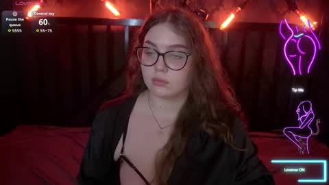 Snapshot of luxsopphia_ chatting on October 10, 1:43 pm luxsopphia_ online show from October 10, 1:43 pm