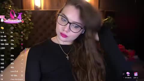 luxsopphia_ online show from July 24, 6:00 am