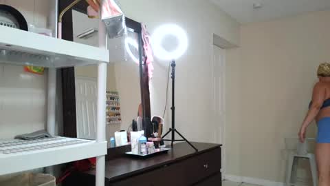 luxuriousbunny online show from August 7, 4:31 pm