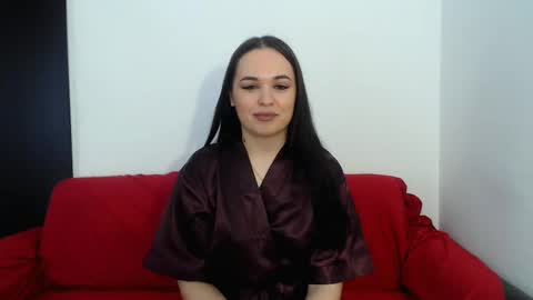 Snapshot of luxuriouss_s chatting on December 8, 4:14 am Laura online show from December 8, 4:14 am