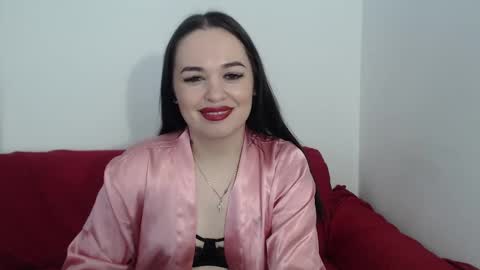 Snapshot of luxuriouss_s chatting on December 13, 5:49 am Laura online show from December 13, 5:49 am