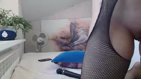 Laura online show from March 21, 1:32 am