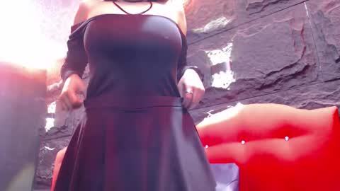 Snapshot of luxury_02 chatting on November 25, 6:19 pm Luxury online show from November 25, 6:19 pm