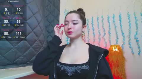 Snapshot of luxuryalma18 chatting on March 25, 6:52 am Alma online show from March 25, 6:52 am