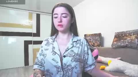 Snapshot of luxuryalma18 chatting on June 16, 6:43 pm Alma online show from June 16, 6:43 pm