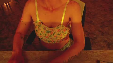 Snapshot of luxurydivine chatting on March 28, 3:28 am Liss online show from March 28, 3:28 am