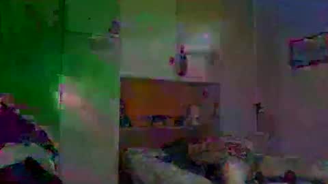Snapshot of luxx72boy chatting on May 24, 3:44 am luxx72boy online show from May 24, 3:44 am