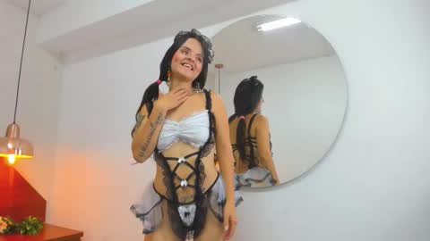 Snapshot of luz_mia1 chatting on October 24, 1:51 pm Luz online show from October 24, 1:51 pm