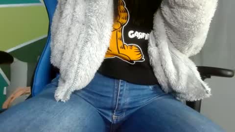 Snapshot of luzzy_cam chatting on March 9, 12:00 am luzzy I hope your visit and that we manage to get very hot online show from March 9, 12:00 am