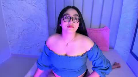 LYA DUBOIS  online show from July 4, 7:20 pm