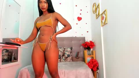 Snapshot of lyabloom chatting on February 16, 7:54 pm LyaBloom online show from February 16, 7:54 pm