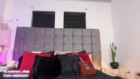 Snapshot of lyadumont chatting on October 29, 5:20 am LYA online show from October 29, 5:20 am