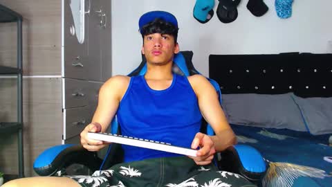 Snapshot of lyam_russo chatting on March 5, 7:54 pm Lyam online show from March 5, 7:54 pm