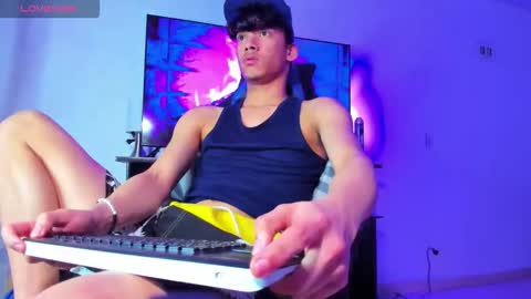 Snapshot of lyam_russo chatting on March 12, 5:46 am Lyam online show from March 12, 5:46 am