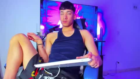 Snapshot of lyam_russo chatting on March 17, 5:22 am Lyam online show from March 17, 5:22 am