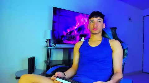 Snapshot of lyam_russo chatting on March 22, 5:00 am Lyam online show from March 22, 5:00 am