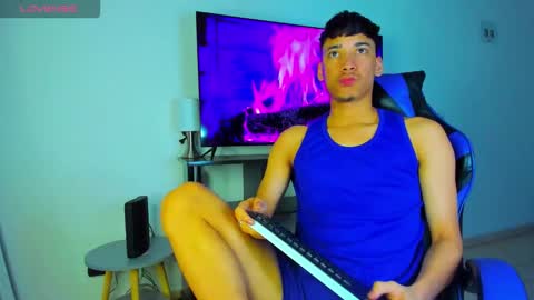 Snapshot of lyam_russo chatting on March 23, 8:40 am Lyam online show from March 23, 8:40 am