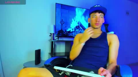 Snapshot of lyam_russo chatting on March 24, 4:28 am Lyam online show from March 24, 4:28 am