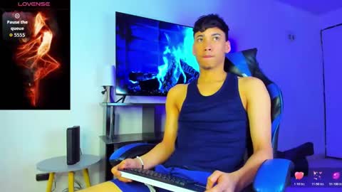 Snapshot of lyam_russo chatting on March 26, 8:31 am Lyam online show from March 26, 8:31 am