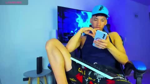 Snapshot of lyam_russo chatting on March 27, 5:35 am Lyam online show from March 27, 5:35 am