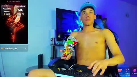 Snapshot of lyam_russo chatting on March 27, 9:10 am Lyam online show from March 27, 9:10 am