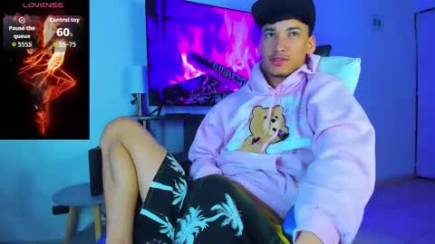 Snapshot of lyam_russo chatting on March 29, 6:13 am Lyam online show from March 29, 6:13 am