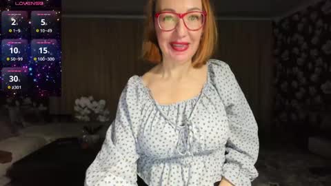 Snapshot of lyboff72 chatting on December 8, 2:28 am lybava online show from December 8, 2:28 am