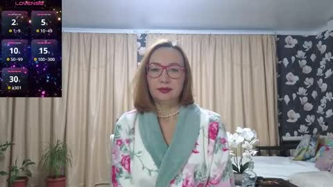 Snapshot of lyboff72 chatting on December 13, 1:33 pm lybava online show from December 13, 1:33 pm