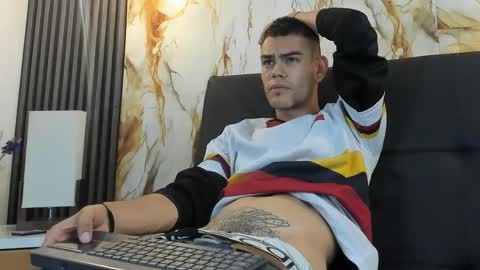 Snapshot of lycan_fox chatting on May 17, 9:00 pm TELL ME LYCAN online show from May 17, 9:00 pm