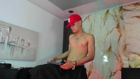 Snapshot of lycan_fox chatting on May 30, 11:02 pm TELL ME LYCAN online show from May 30, 11:02 pm