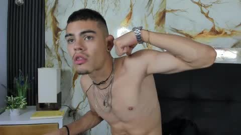 Snapshot of lycan_fox chatting on May 31, 9:27 pm TELL ME LYCAN online show from May 31, 9:27 pm