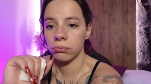 Snapshot of lydhia97 chatting on December 21, 9:55 am Jhuliet online show from December 21, 9:55 am