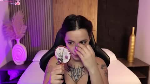 Snapshot of lydhia97 chatting on January 8, 2:25 am Jhuliet online show from January 8, 2:25 am