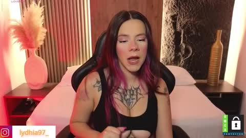Snapshot of lydhia97 chatting on January 18, 2:36 am Jhuliet online show from January 18, 2:36 am