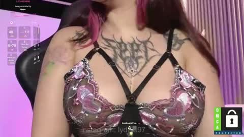 Snapshot of lydhia97 chatting on February 25, 5:41 am Jhuliet online show from February 25, 5:41 am