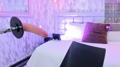 Snapshot of lyen_rae_ chatting on May 30, 8:06 pm Lyen Rae online show from May 30, 8:06 pm
