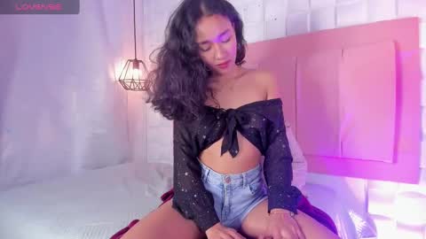 Lyhana Lee online show from February 19, 7:05 pm
