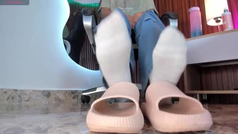 Lyhana Lee online show from October 1, 11:38 am