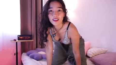 Lyhana Lee online show from December 4, 1:42 pm