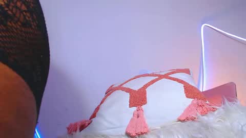 Snapshot of lyla_fox chatting on October 28, 2:37 am Lyla Fox online show from October 28, 2:37 am